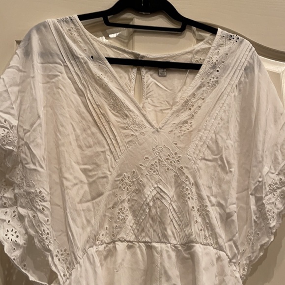 White Amuse Society Short Romper- Size Large - Picture 2 of 13